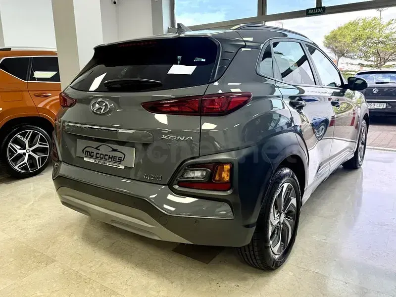 Usado Hyundai Kona 141 CV (103 kW) 2021 Gris / plata SUV
