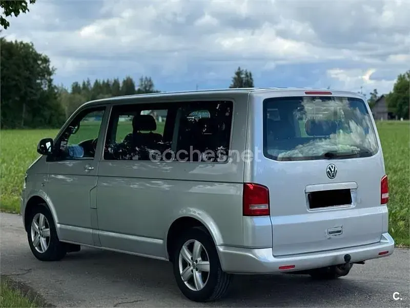 Usado VW Caravelle Comfortline 140 CV (102 kW) 2010 Gris / plata Van