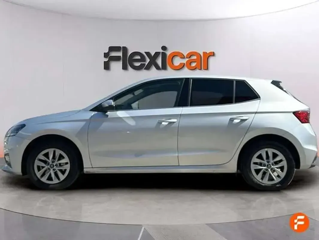 Usado Skoda Fabia Selection 116 CV (85 kW) 2025 Gris Utilitario