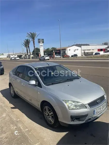 Usado Ford Focus Trend 109 CV (80 kW) 2006 Gris / plata Familiar
