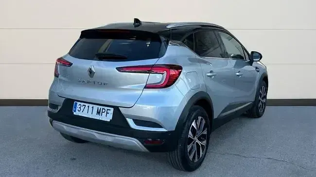Usado Renault Captur Techno 90 CV (66 kW) 2024 Gris SUV