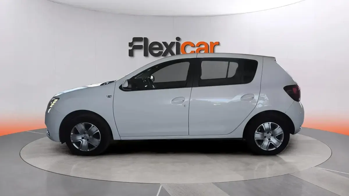 Usado Dacia Sandero Comfort 90 CV (66 kW) 2019 Blanco Berlina