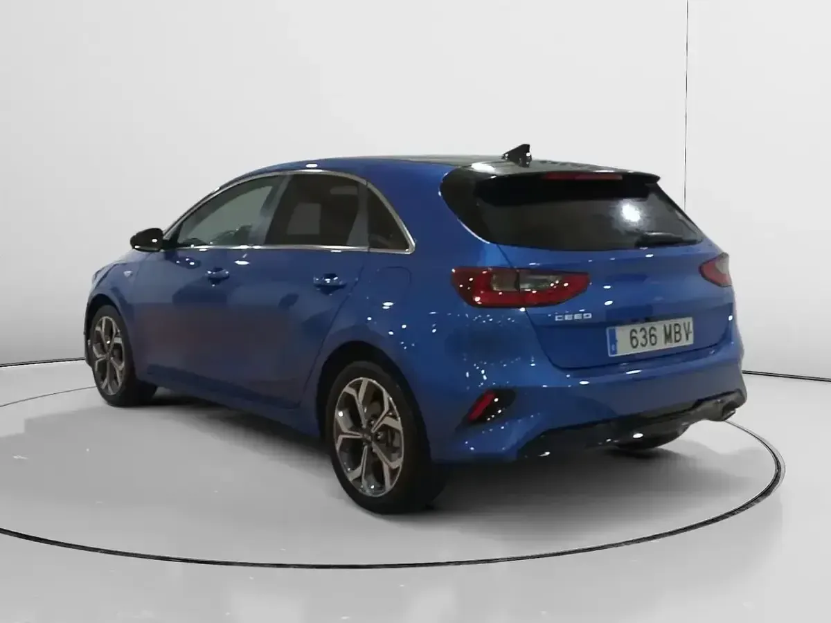 Usado Kia Ceed 120 CV (88 kW) 2022 Azul Utilitario
