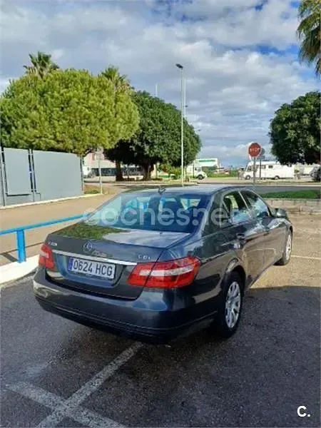 Usado Mercedes E220 170 CV (125 kW) 2009 Gris / plata Berlina