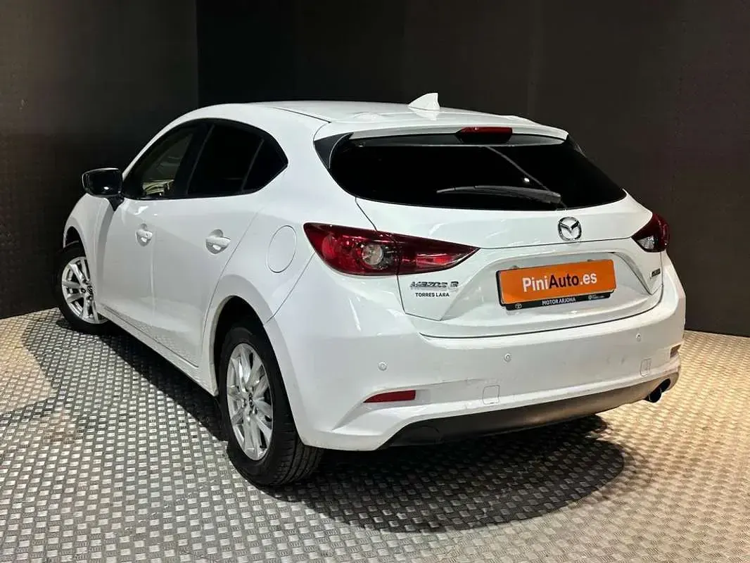 Usado Mazda 3 105 CV (77 kW) 2018 Blanco Utilitario