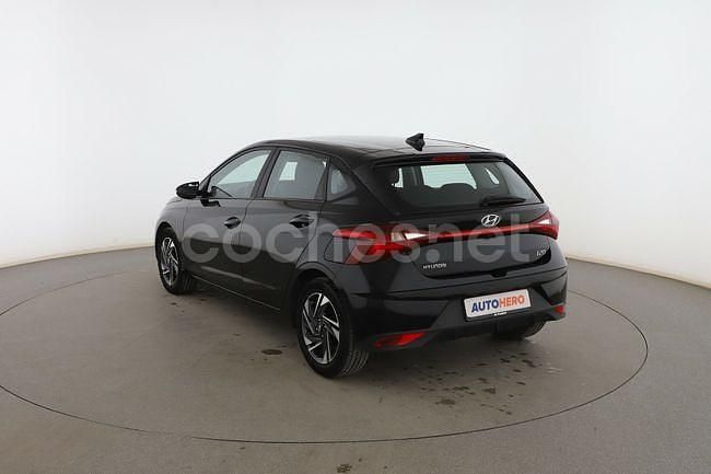 Usado Hyundai i20 84 CV (61 kW) 2023 Negro Berlina