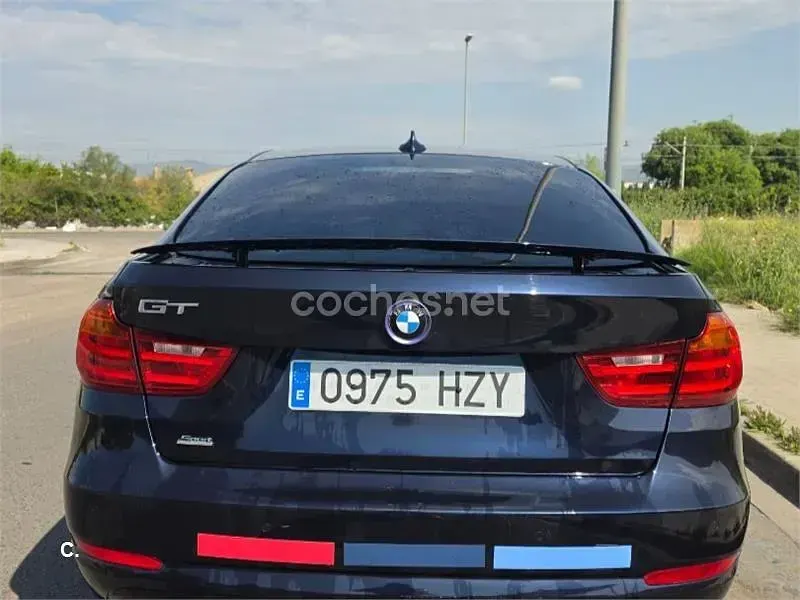 Usado BMW 318 Comfort Edition 143 CV (105 kW) 2014 Negro Berlina