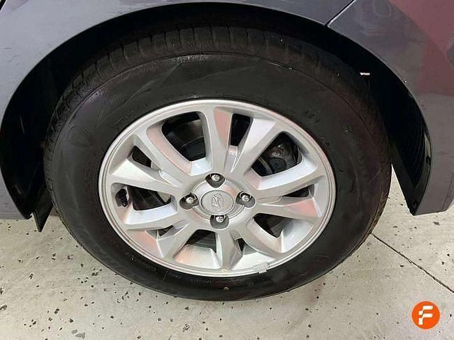 Usado Hyundai i20 84 CV (61 kW) 2016 Gris / plata Berlina