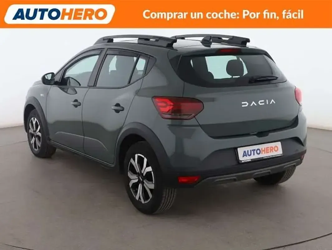 Usado Dacia Sandero Expression 91 CV (66 kW) 2023 Verde Utilitario