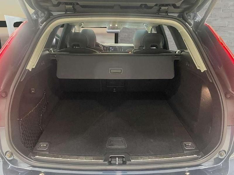 Usado Volvo XC60 Momentum 197 CV (144 kW) 2020 Azul SUV