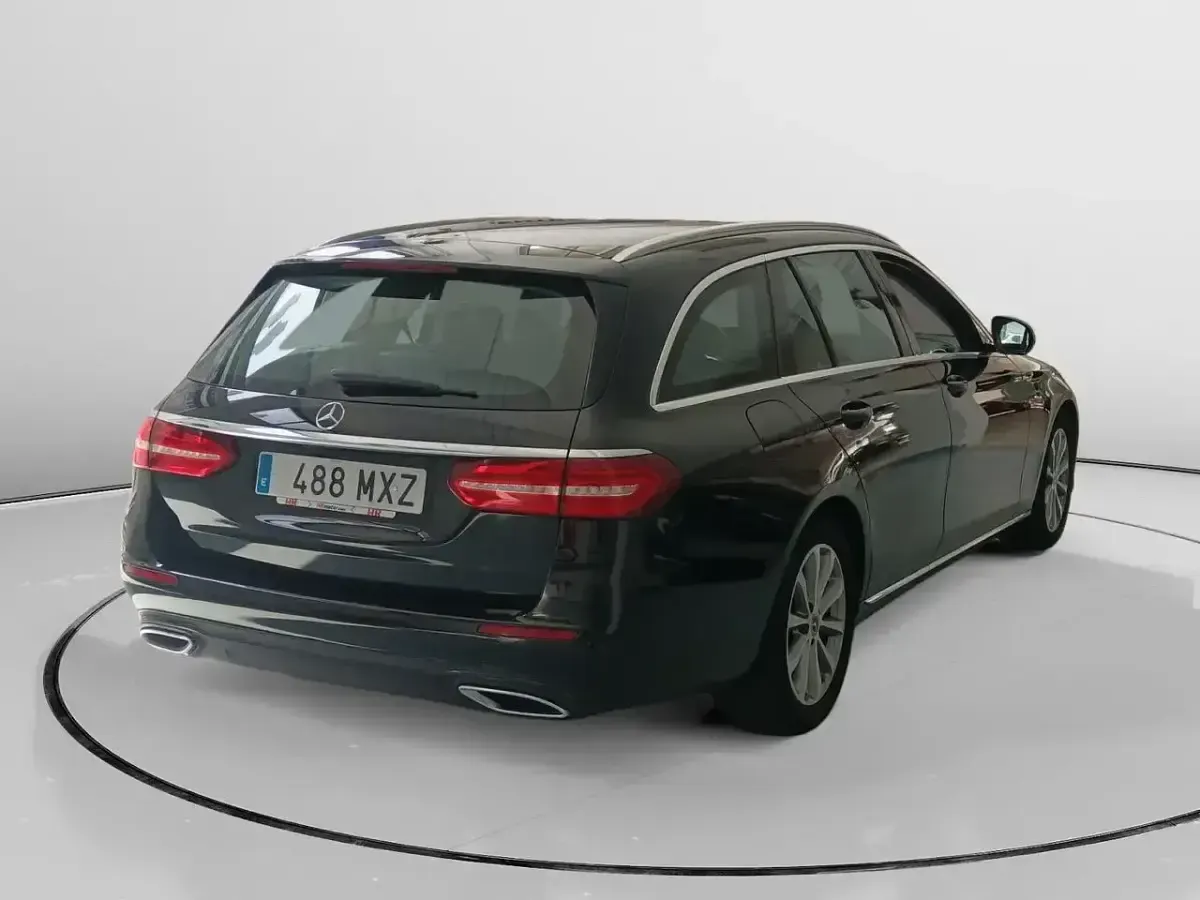 Usado Mercedes E200 160 CV (117 kW) 2019 Negro Familiar