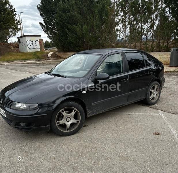 Usado Seat Leon 105 CV (77 kW) 2003 Negro Utilitario