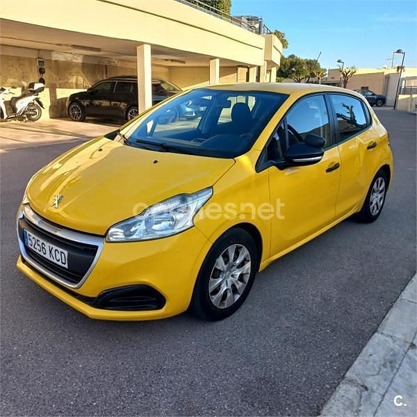 Usado Peugeot 208 Access 75 CV (55 kW) 2017 Amarillo Utilitario