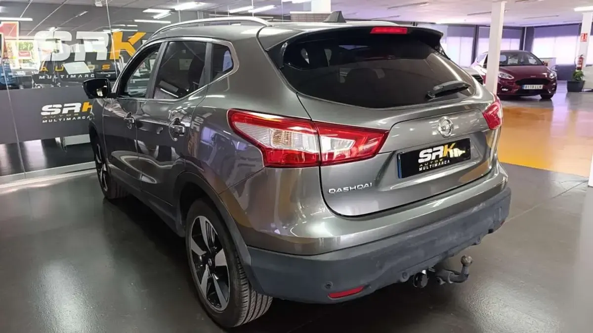 Usado Nissan Qashqai N-Connecta 110 CV (80 kW) 2017 Gris SUV