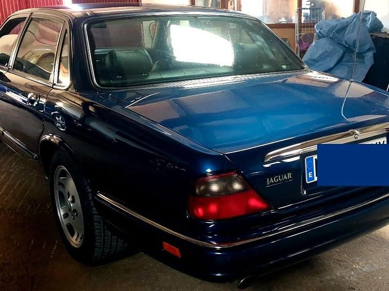 Usado Jaguar XJ 245 CV (180 kW) 1995 Azul Berlina