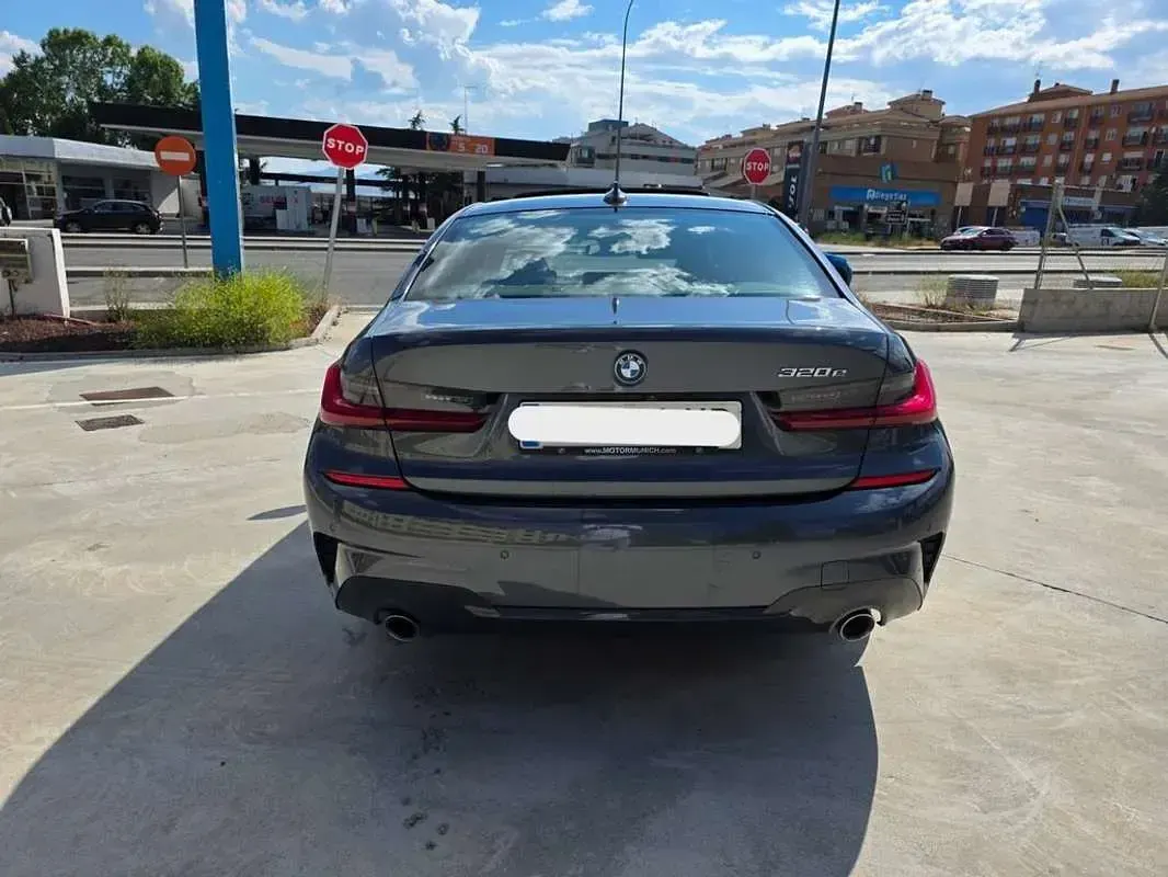 Usado BMW 320e 204 CV (150 kW) 2022 Negro Berlina