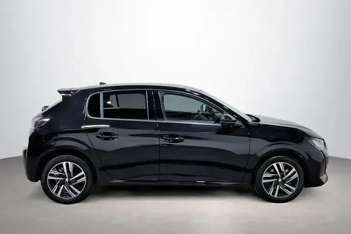 Usado Peugeot 208 Allure 100 CV (73 kW) 2023 Negro Utilitario