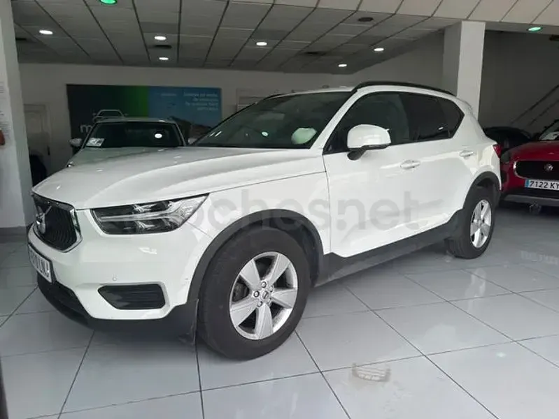 Usado Volvo XC40 Momentum 163 CV (119 kW) 2021 Blanco SUV