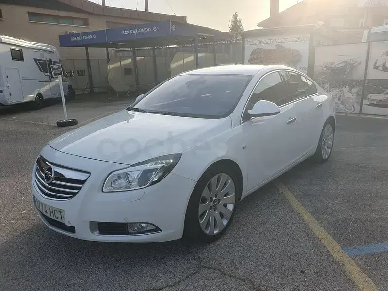 Usado Opel Insignia Sport 220 CV (161 kW) 2011 Blanco Berlina