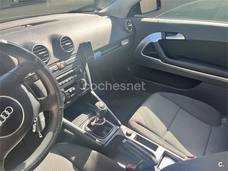 Usado Audi A3 Ambition 140 CV (102 kW) 2003 Negro Utilitario