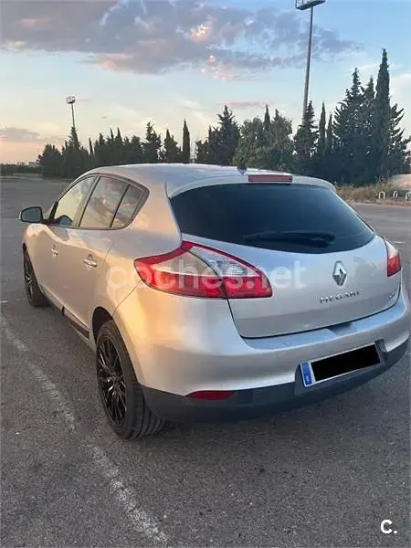 Usado Renault Mégane III Business 90 CV (66 kW) 2013 Gris / plata Berlina