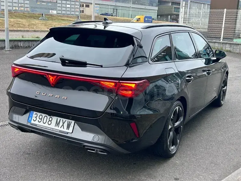 Usado Cupra Leon 150 CV (110 kW) 2024 Negro Familiar