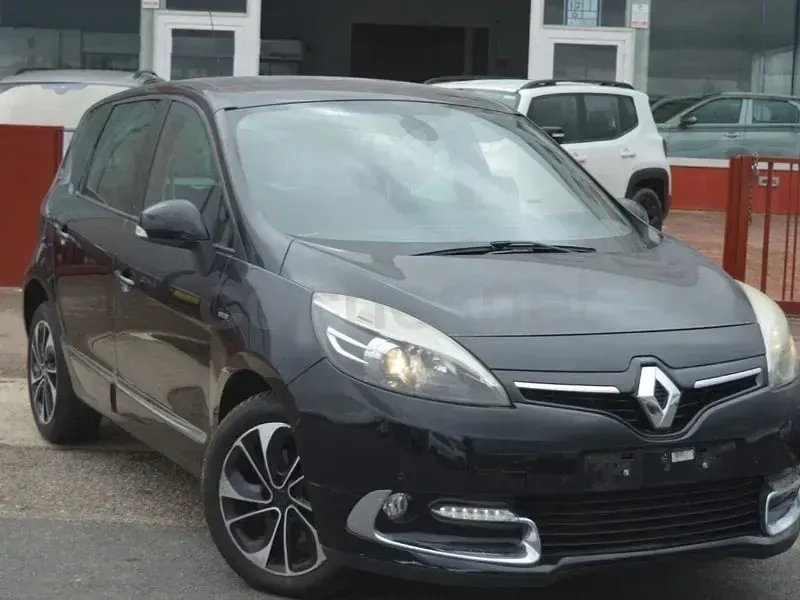 Usado Renault Scénic Bose Edition 132 CV (97 kW) 2015 Negro Monovolumen
