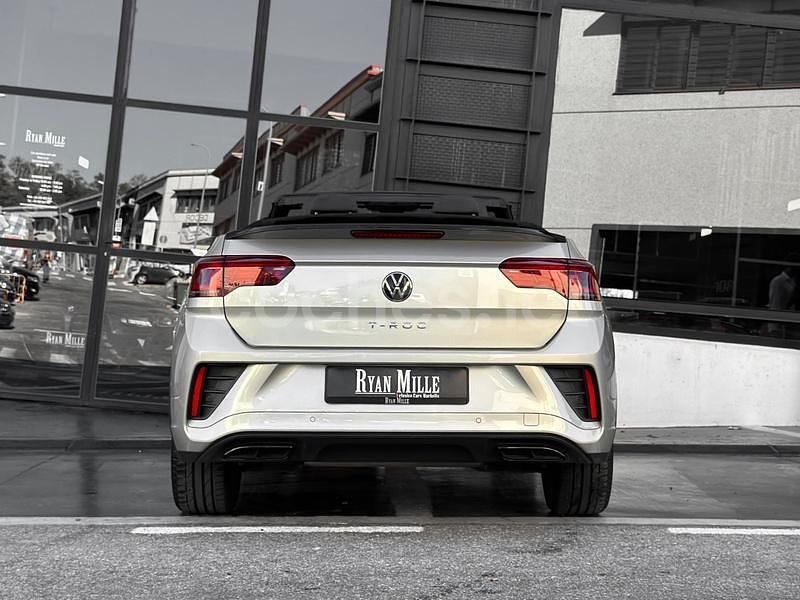 Usado VW T-Roc R-line 150 CV (110 kW) 2023 Gris / plata SUV