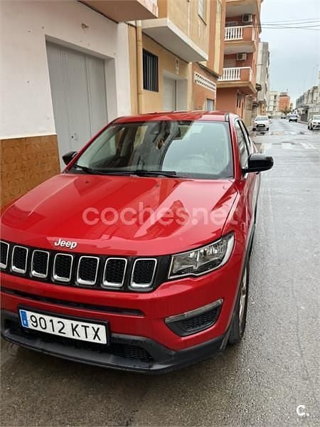 Usado Jeep Compass Sport 140 CV (102 kW) 2018 Rojo SUV