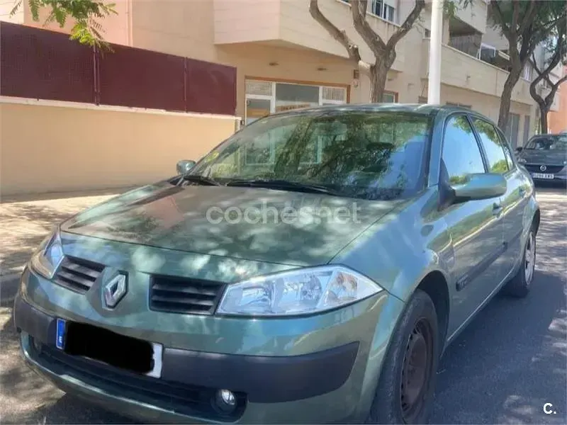 Usado Renault Mégane Authentique 115 CV (84 kW) 2005 Gris / plata Berlina