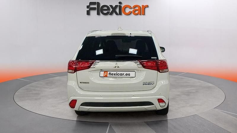 Usado Mitsubishi Outlander P-HEV 203 CV (149 kW) 2018 Blanco SUV