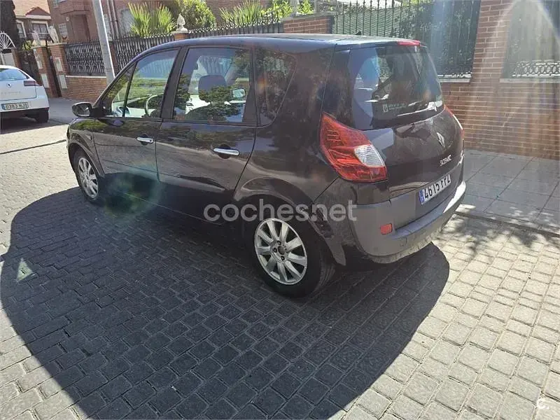 Usado Renault Scénic II Dynamique 130 CV (95 kW) 2007 Negro Monovolumen