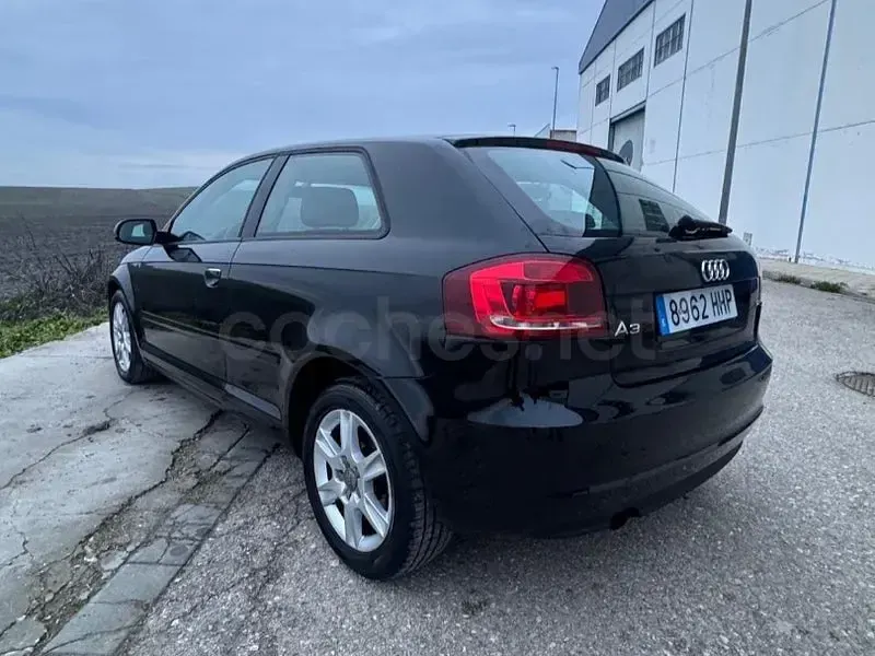 Usado Audi A3 Ambiente 105 CV (77 kW) 2012 Negro Utilitario