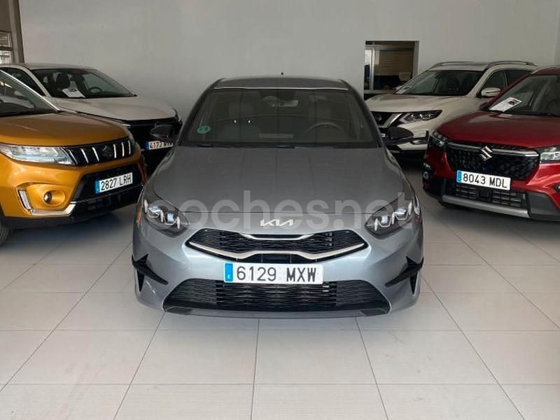 Usado Kia Ceed Style 100 CV (73 kW) 2025 Gris / plata Utilitario