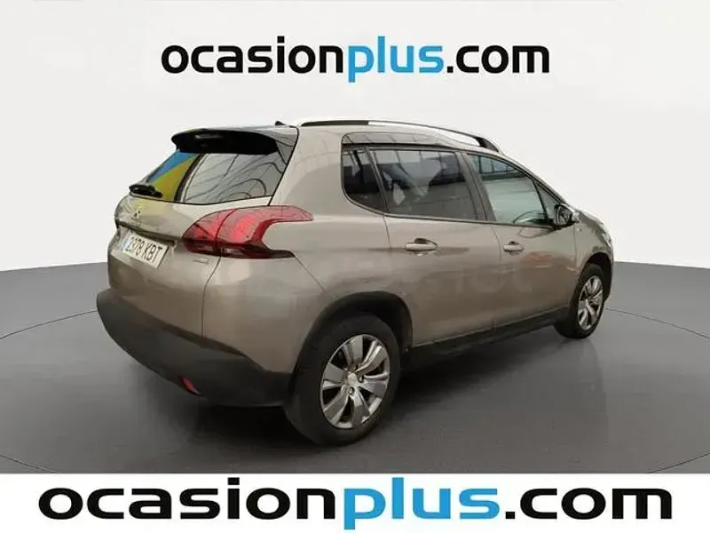 Usado Peugeot 2008 Style 110 CV (80 kW) 2017 Gris / plata SUV