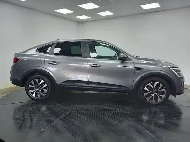 Käytetty Renault Arkana Evolution 147 HP (108 kW) 2022 Harmaa Katumaasturi