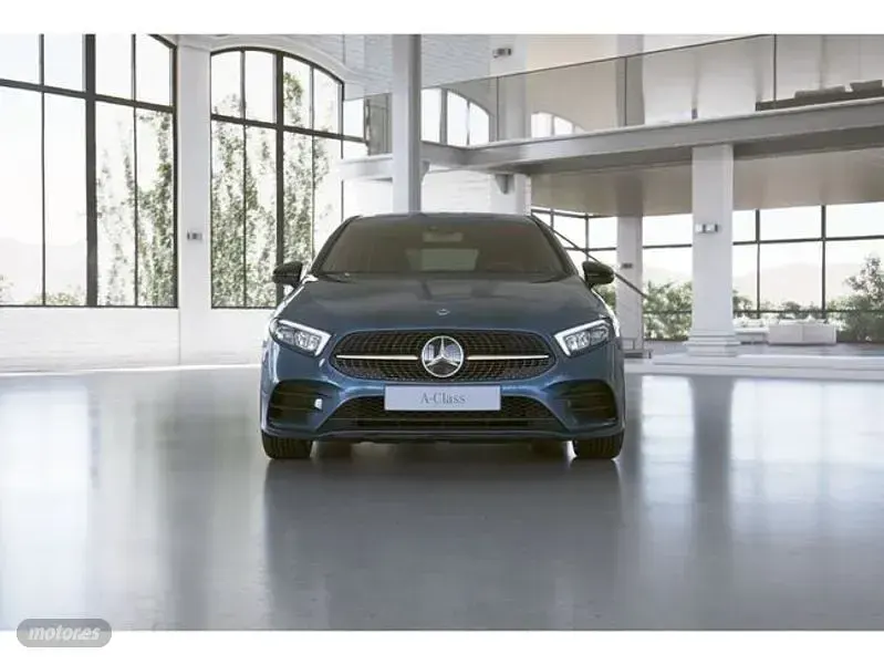 Usado Mercedes A180 115 CV (84 kW) 2021 Azul Berlina