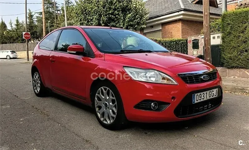 Usado Ford Focus Trend 100 CV (73 kW) 2008 Rojo Berlina