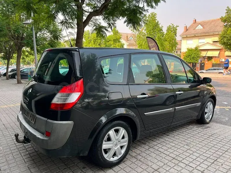 Usado Renault Grand Scénic II Dynamique 130 CV (95 kW) 2007 Negro Monovolumen