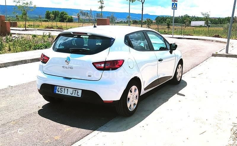 Usado Renault Clio IV Business 75 CV (55 kW) 2016 Blanco Berlina