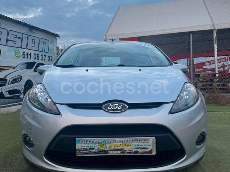 Usado Ford Fiesta Trend 95 CV (69 kW) 2010 Gris / plata Utilitario