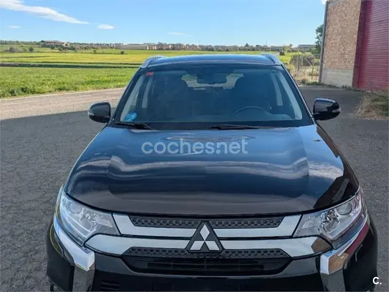 Usado Mitsubishi Outlander P-HEV Motion 224 CV (164 kW) 2019 Negro SUV