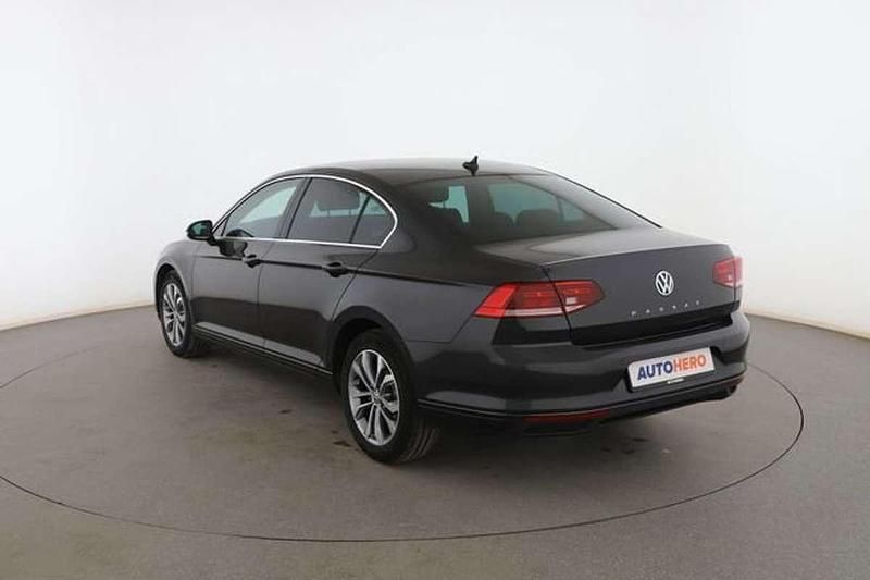 Usado VW Passat Business 151 CV (111 kW) 2019 Gris Berlina