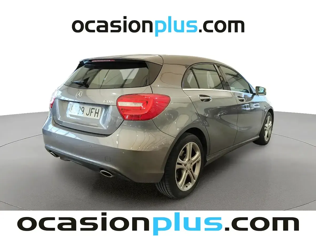Usado Mercedes A180 Urban 109 CV (80 kW) 2015 Gris Utilitario
