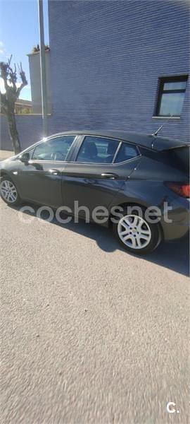 Gris / plata Usado 2016 Opel Astra Selective Berlina | 6650 € (Buen precio) - Imagen 1/4