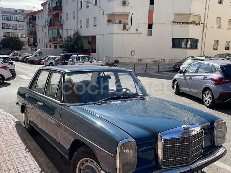 Usado Mercedes 200 140 CV (102 kW) 1983 Azul Familiar