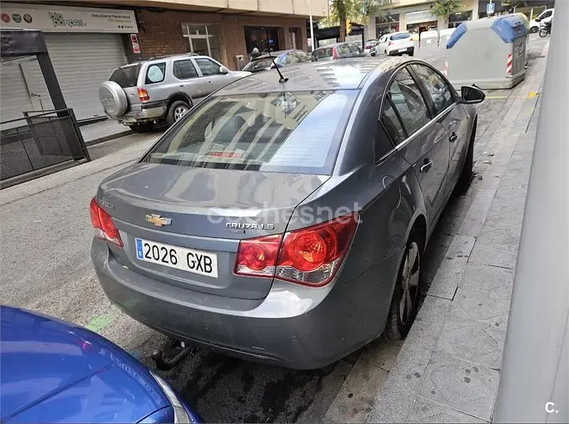 Usado Chevrolet Cruze LS 150 CV (110 kW) 2010 Gris / plata Berlina