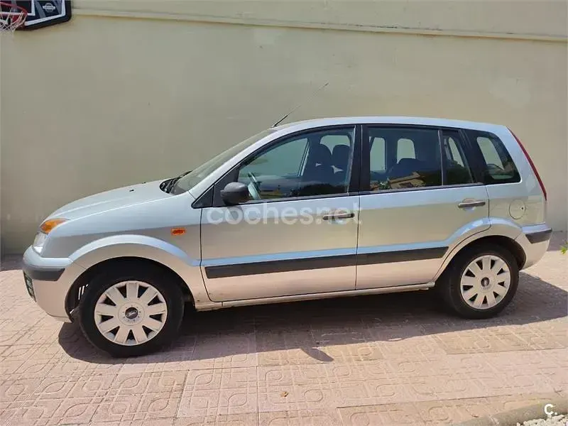 Usado Ford Fusion Ambiente 68 CV (50 kW) 2009 Gris / plata Utilitario