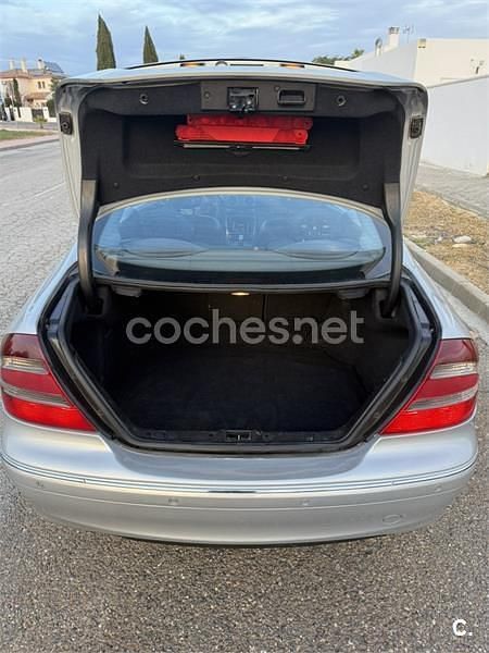 Usado Mercedes CLK270 Avantgarde 170 CV (125 kW) 2005 Gris / plata Coupe