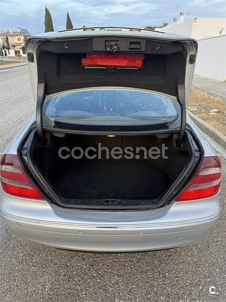 Gris / plata Usado 2005 Mercedes CLK270 Avantgarde Coupe | 6200 € (Precio justo) - Imagen 1/4